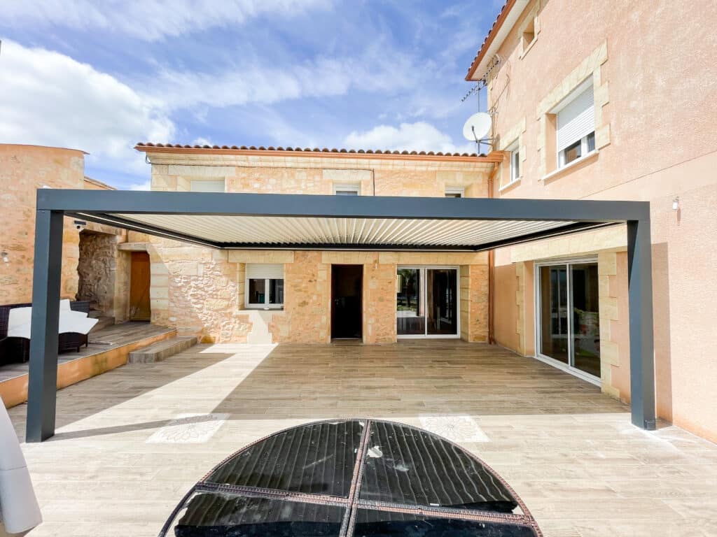 Installation-de-pergola-bioclimatique-Biossun-Bordeaux