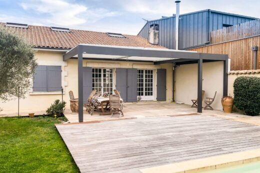 Pourquoi choisir une pergola bioclimatique par rapport aux pergolas classiques ?