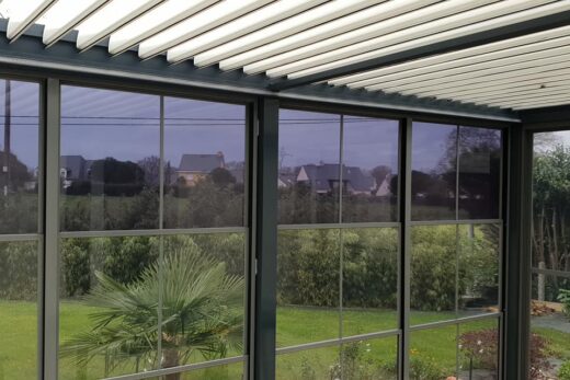 Des coulissants en vinyle pour votre pergola ! ☀️