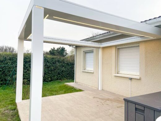 pergola&#x20;&#x00E0;&#x20;lames&#x20;r&#x00E9;tractables&#x20;BIOSSUN&#x20;&#x00E0;&#x20;Cr&#x00E9;on&#x20;&#x28;33670&#x29;